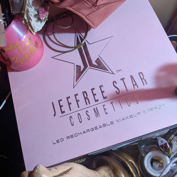 Jeffree Star LED rechargeable makeup mirror - Picture 10 of 10